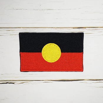 Австралийский флаг аборигенов Полная 100% нашивка Вышивка для жилета Шляпа Джинсы Утюг На значке Бирка Национальная страна Вышитая 8 * 5 см